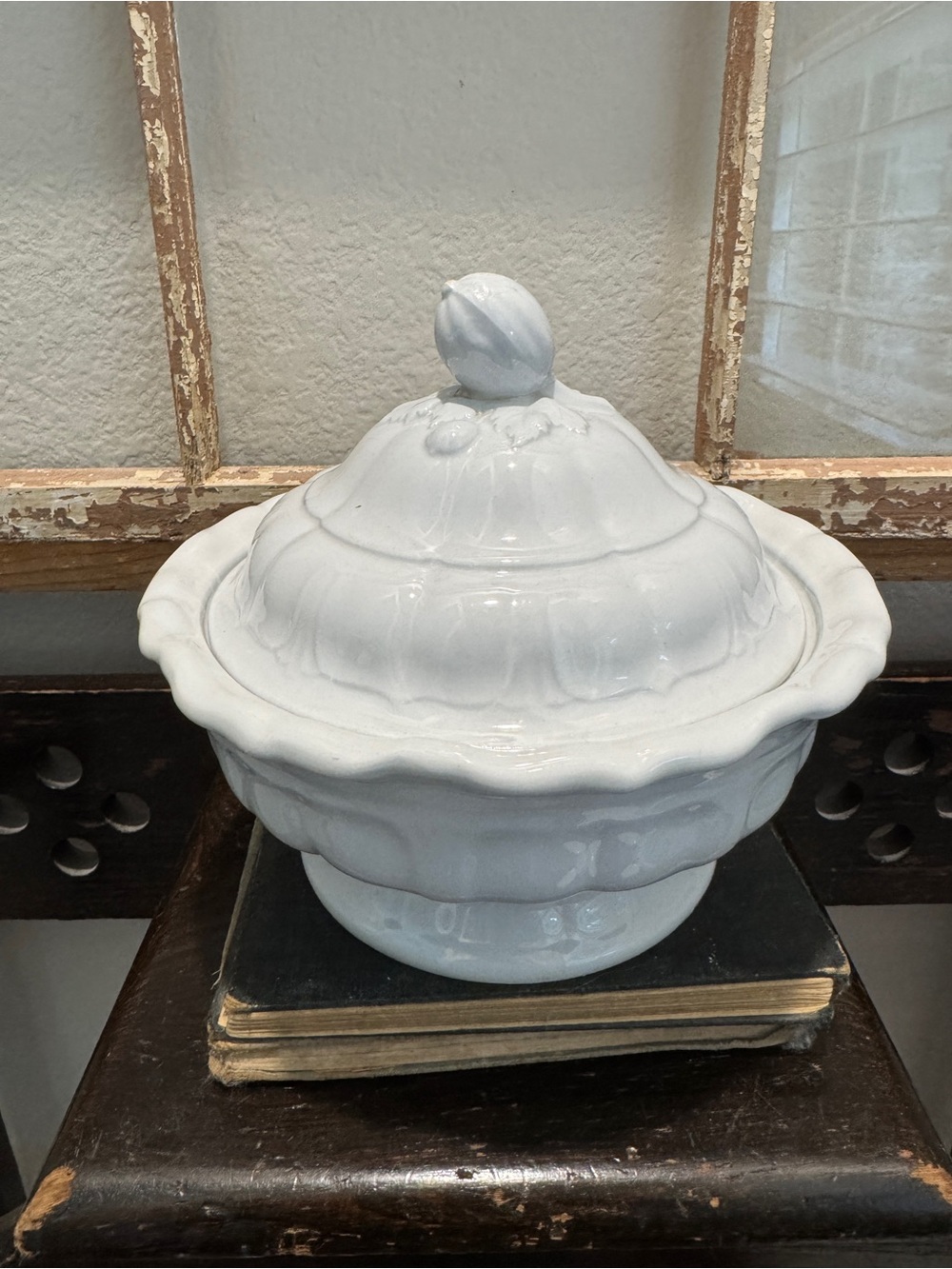 c1860 Victorian White Ironstone J. Edwards President's Round Lidded Bowl Tureen